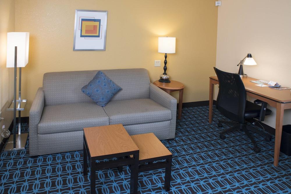 Fairfield Inn And Suites White River Junction Exterior photo
